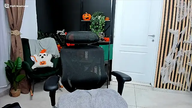 Snapshot of fireflowers_ chatting on October 28, 2025, 10:01 pm fireflowers online show from October 28, 2025, 10:01 pm