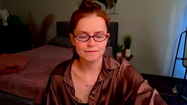 reb luvng online show from September 9, 2025, 1:43 pm