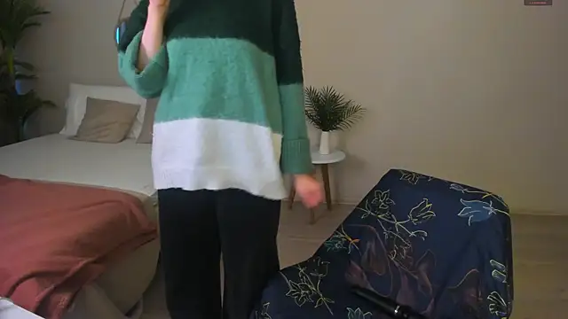 reb luvng online show from October 4, 2025, 2:04 pm