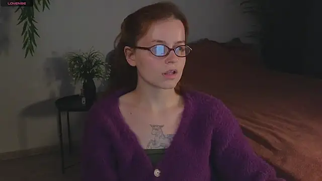 reb luvng online show from October 7, 2025, 1:41 pm