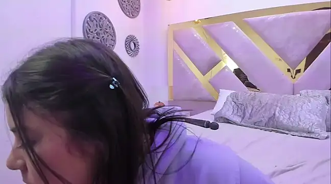 Oriana Guzman online show from December 24, 2024, 6:50 pm