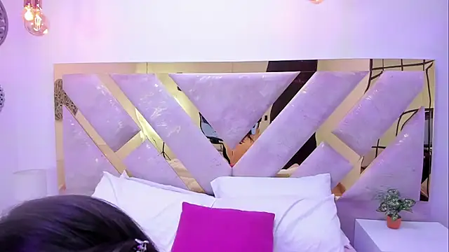 Oriana Guzman online show from January 6, 2025, 1:30 pm