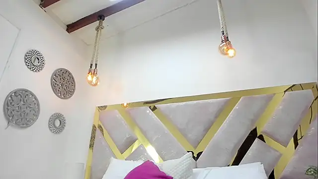 Oriana Guzman online show from January 13, 2025, 6:38 pm