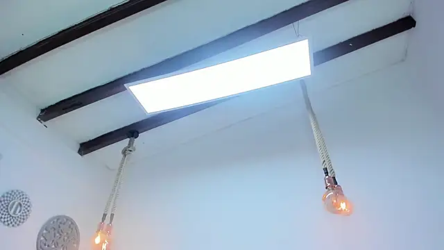 Oriana Guzman online show from February 20, 2025, 12:57 pm