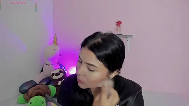 Oriana Guzman online show from November 15, 2025, 1:14 am