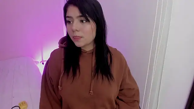 Oriana Guzman online show from April 21, 2026, 4:41 am