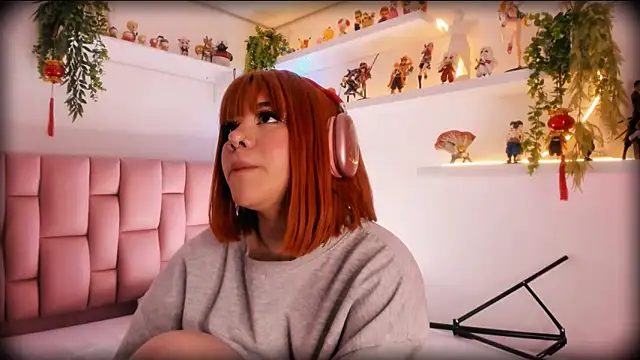 albaismynameX online show from February 19, 2025, 3:27 pm