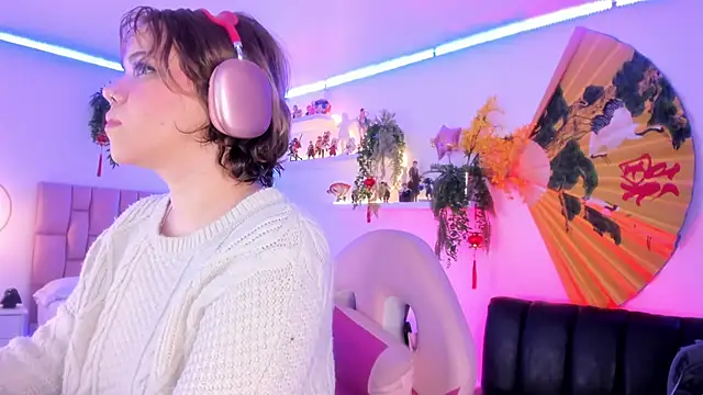 albaismynameX online show from March 4, 2025, 12:01 pm