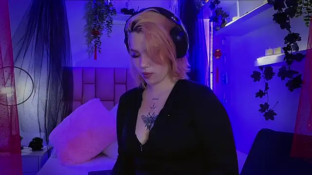 albaismynameX online show from October 27, 2025, 12:20 pm