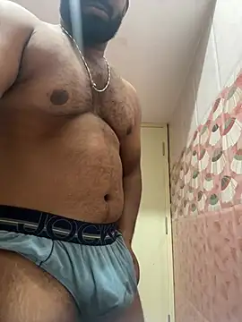 Handsomehunk 4U online show from December 14, 2024, 3:04 pm