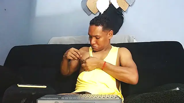 Grandeygruesa1 online show from December 5, 2025, 7:50 am