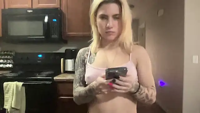 Snapshot of NatalieKneals chatting on January 5, 2025, 6:35 am NatalieKneals online show from January 5, 2025, 6:35 am