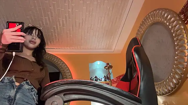 Snapshot of ORLA86 chatting on January 14, 2025, 12:35 pm ORLA86 online show from January 14, 2025, 12:35 pm