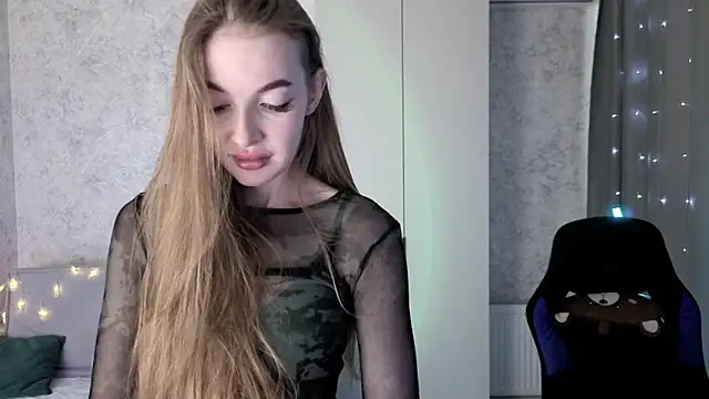 LissaCain online show from April 19, 2026, 4:23 am