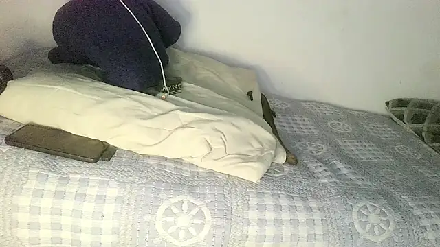 UncutToyBoy23cm online show from September 28, 2025, 9:36 am