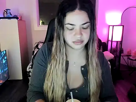 MelSaunders online show from November 30, 2025, 1:20 am