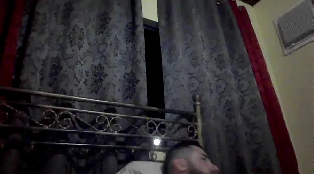 Snapshot of Dat1994 chatting on December 16, 2024, 4:34 am Dat1994 online show from December 16, 2024, 4:34 am