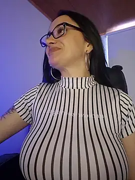 Snapshot of preetypeach chatting on February 10, 2026, 8:02 pm preetypeach online show from February 10, 2026, 8:02 pm