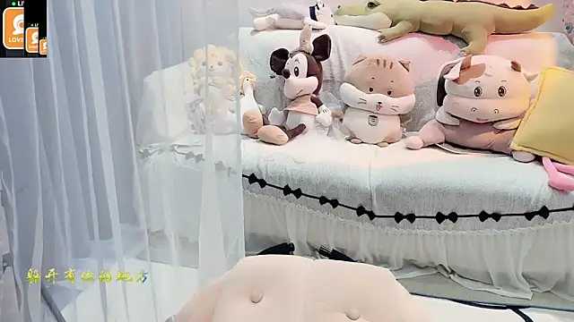 Snapshot of AKiKi711 chatting on October 4, 2025, 4:32 am AKiKi711 online show from October 4, 2025, 4:32 am