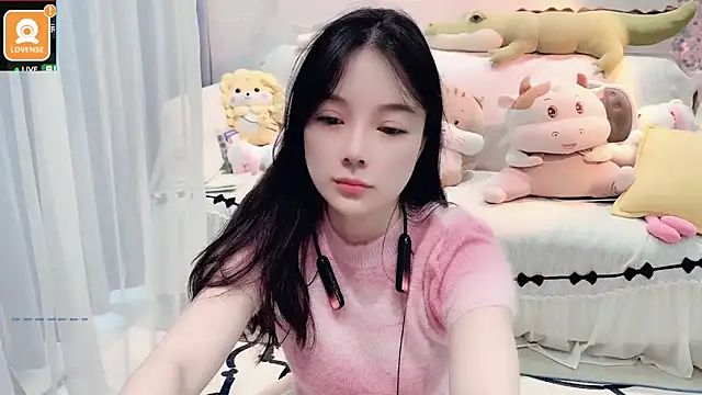 Snapshot of AKiKi711 chatting on October 8, 2025, 4:21 am AKiKi711 online show from October 8, 2025, 4:21 am