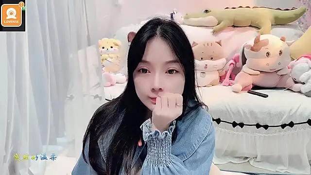 Snapshot of AKiKi711 chatting on October 10, 2025, 4:44 am AKiKi711 online show from October 10, 2025, 4:44 am