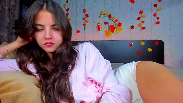 Milana Crystal  online show from October 26, 2025, 8:09 am