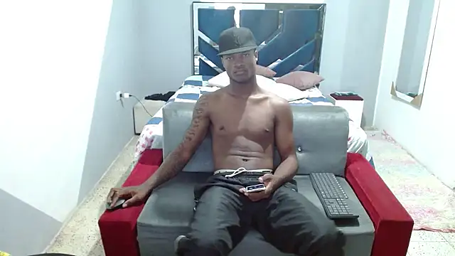 MiguelAngelxl online show from October 27, 2025, 4:44 pm