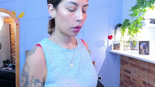 Georgina-coule online show from October 21, 2025, 1:23 pm