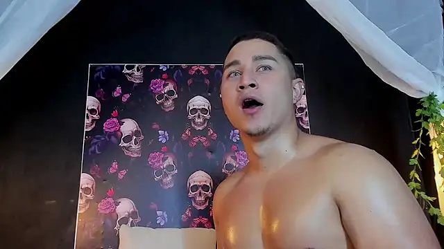 Snapshot of francesco_evan chatting on December 11, 2024, 2:11 pm francesco evan online show from December 11, 2024, 2:11 pm