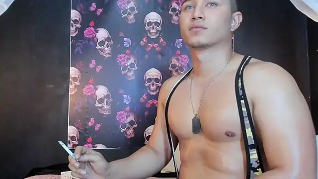 Snapshot of francesco_evan chatting on December 19, 2024, 2:46 pm francesco evan online show from December 19, 2024, 2:46 pm