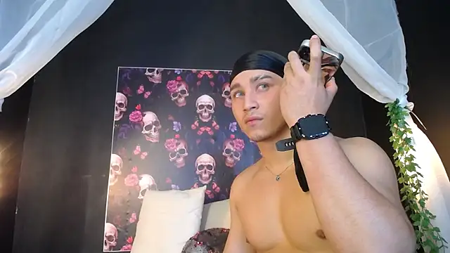 Snapshot of francesco_evan chatting on January 10, 2025, 2:45 pm francesco evan online show from January 10, 2025, 2:45 pm