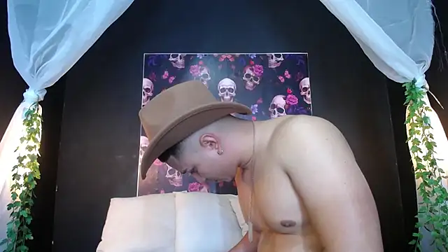 Snapshot of francesco_evan chatting on February 13, 2025, 3:56 pm francesco evan online show from February 13, 2025, 3:56 pm