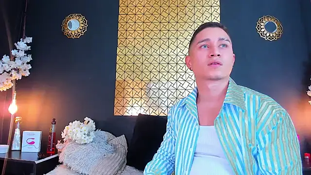 Snapshot of francesco_evan chatting on March 18, 2025, 7:42 pm francesco evan online show from March 18, 2025, 7:42 pm