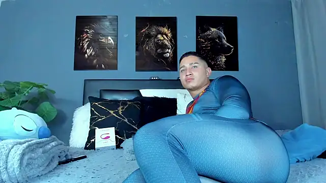 Snapshot of francesco_evan chatting on November 4, 2025, 9:47 pm francesco evan online show from November 4, 2025, 9:47 pm