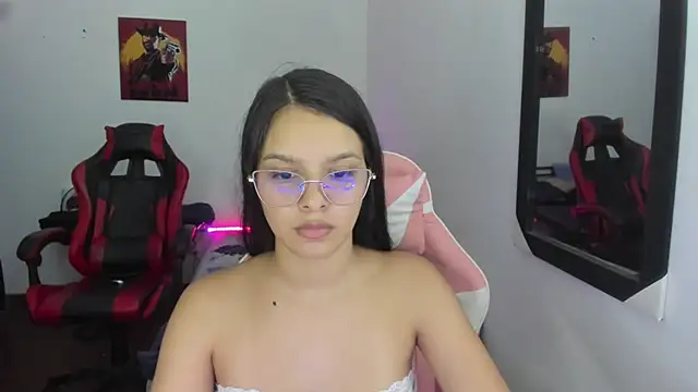 jessi and boy online show from December 18, 2025, 11:22 pm