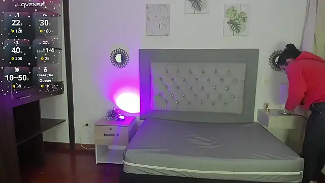 Kylie2211 online show from September 18, 2025, 2:57 am