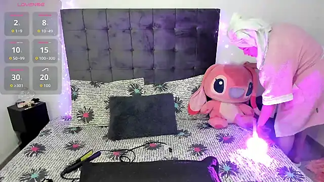 Kylie2211 online show from October 29, 2025, 1:52 am