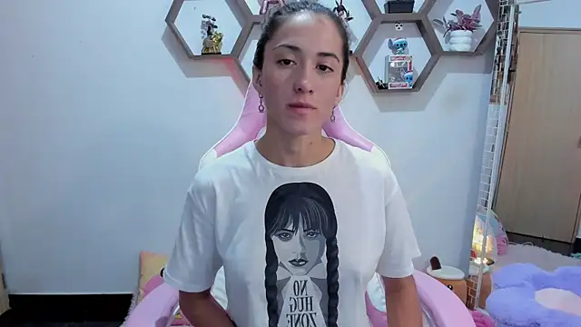 Snapshot of SharonSander chatting on January 11, 2025, 6:14 am SharonSander online show from January 11, 2025, 6:14 am