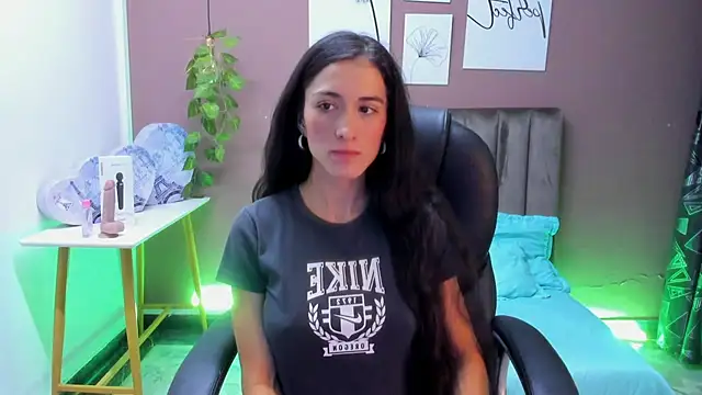 Snapshot of SharonSander chatting on February 2, 2025, 2:38 am SharonSander online show from February 2, 2025, 2:38 am