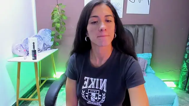 Snapshot of SharonSander chatting on February 2, 2025, 8:46 am SharonSander online show from February 2, 2025, 8:46 am