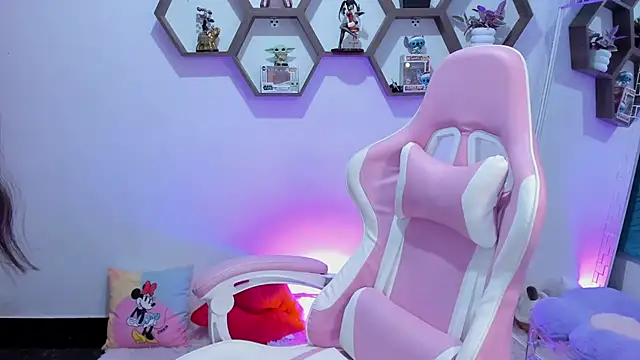 Snapshot of SharonSander chatting on February 6, 2025, 1:05 am SharonSander online show from February 6, 2025, 1:05 am