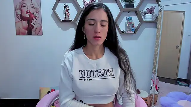 Snapshot of SharonSander chatting on February 12, 2025, 12:37 am SharonSander online show from February 12, 2025, 12:37 am