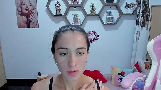 Snapshot of SharonSander chatting on March 8, 2025, 9:28 am SharonSander online show from March 8, 2025, 9:28 am