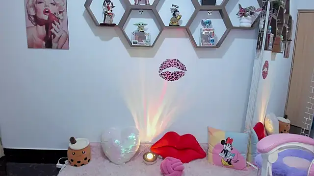 Snapshot of SharonSander chatting on March 13, 2025, 2:49 am SharonSander online show from March 13, 2025, 2:49 am