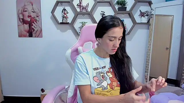 Snapshot of SharonSander chatting on March 15, 2025, 3:29 am SharonSander online show from March 15, 2025, 3:29 am