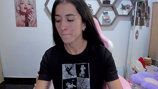 Snapshot of SharonSander chatting on March 23, 2025, 3:43 am SharonSander online show from March 23, 2025, 3:43 am