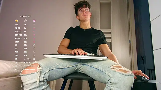 ChristianLevine  online show from December 4, 2025, 7:33 pm