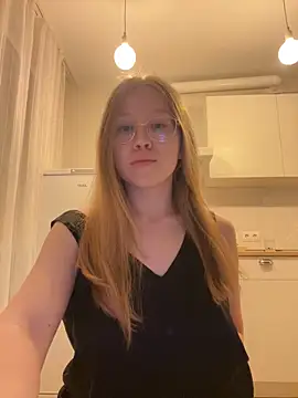 Eva Weyne online show from September 19, 2025, 6:41 pm