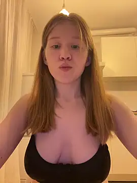 Snapshot of Eva_Weyne chatting on May 10, 2026, 9:09 pm Eva Weyne online show from May 10, 2026, 9:09 pm