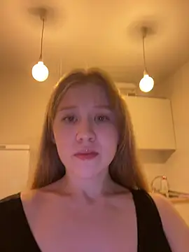 Snapshot of Eva_Weyne chatting on June 24, 2026, 9:36 pm Eva Weyne online show from June 24, 2026, 9:36 pm